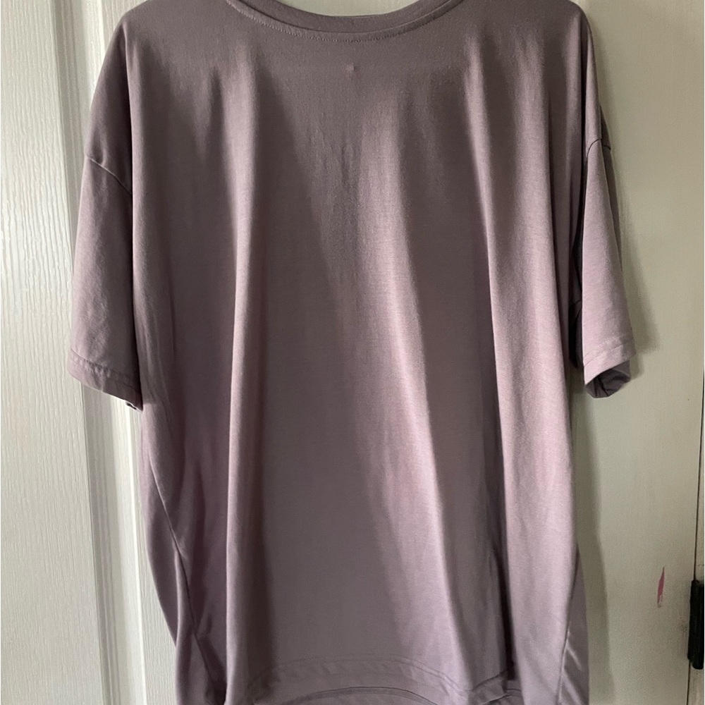 Women’s purple graphic t shirt! Oversized!